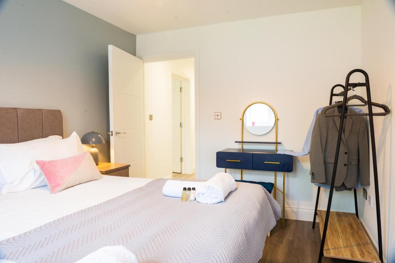 The 'Pinky' - Beautiful 1 Bed Apartment In Hatfield - Free Parking - Near Uni & Business Park - Big Savings On Long Stays Экстерьер фото