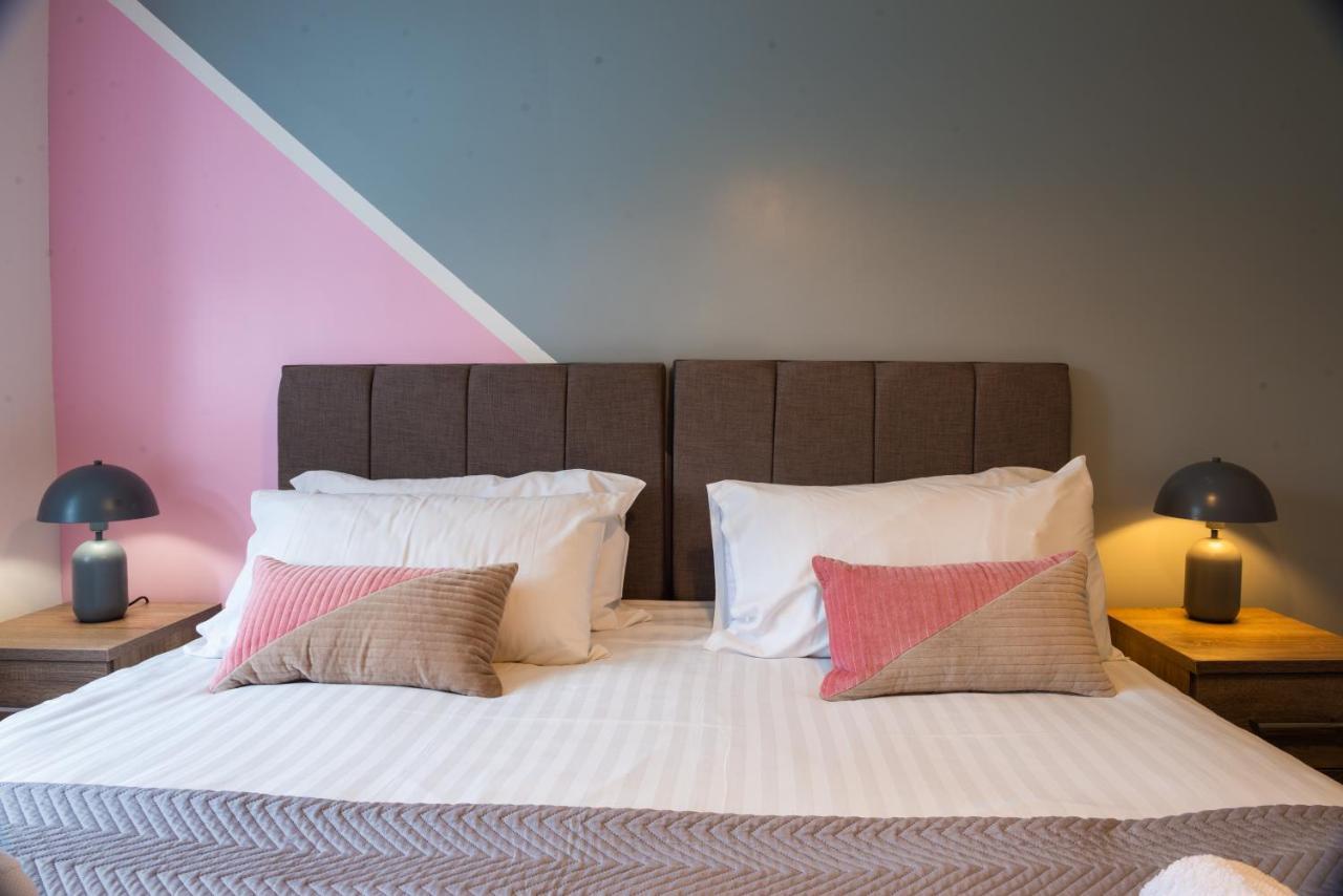 The 'Pinky' - Beautiful 1 Bed Apartment In Hatfield - Free Parking - Near Uni & Business Park - Big Savings On Long Stays Экстерьер фото